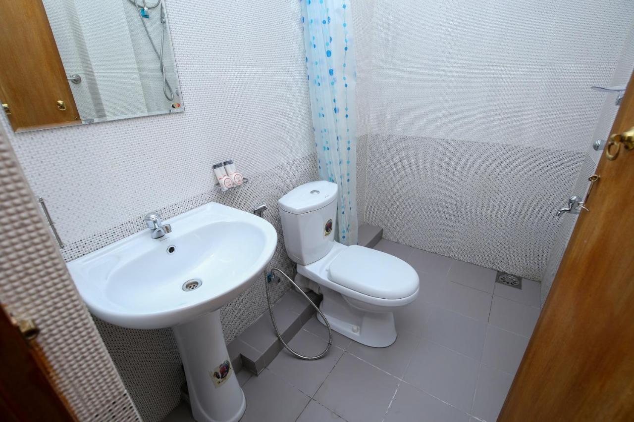 Oyo 438 Sarala Residence Hotel Κάντι Εξωτερικό φωτογραφία